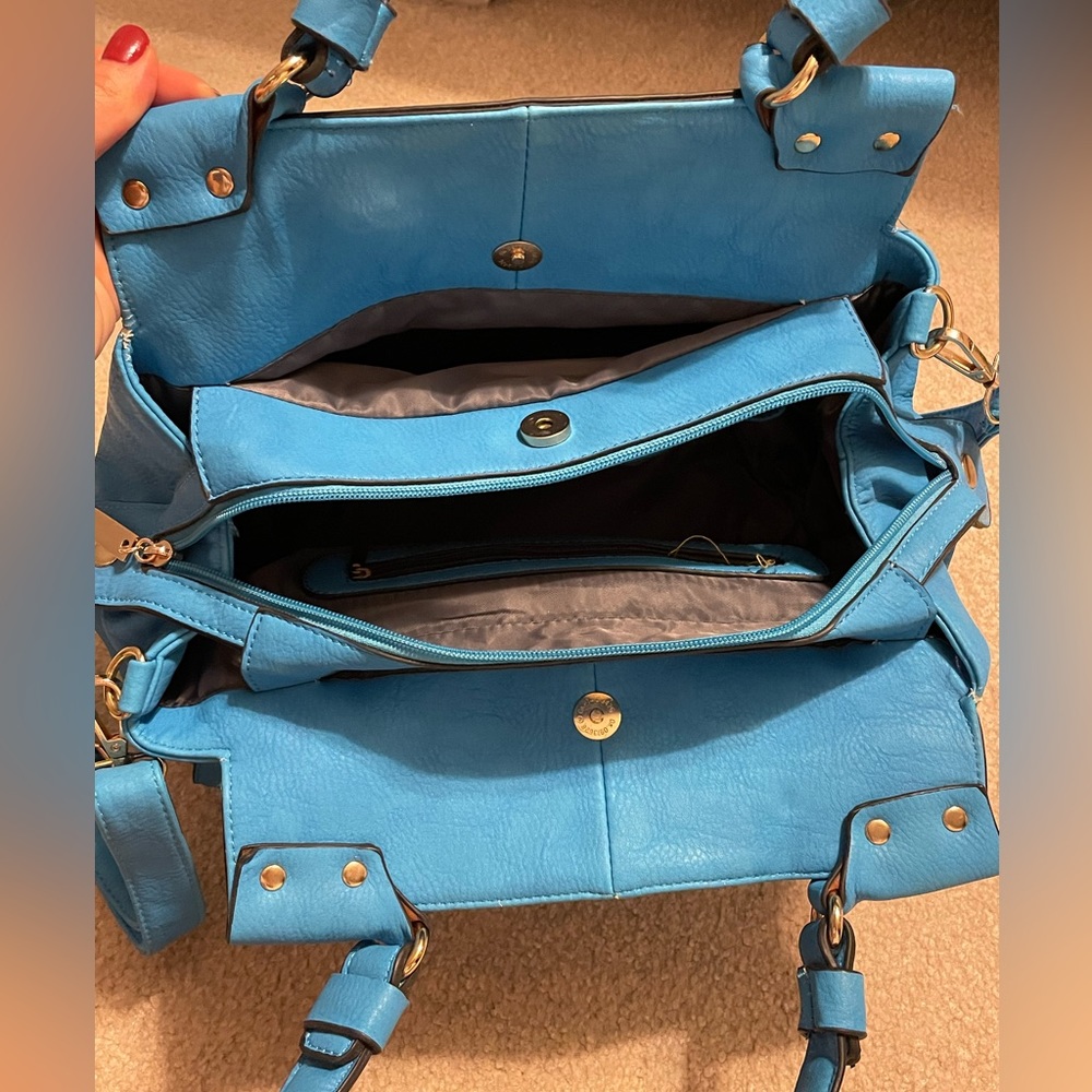 Large Crossbody - Picture 2 of 4